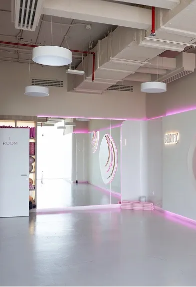 Spacious mirrored workout room in the training space